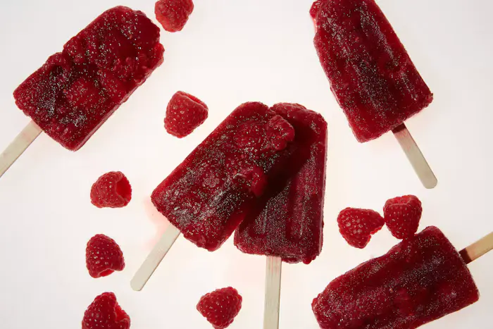 Paletas de Jamaica Con Frambuesa (Hibiscus-Raspberry Ice Pops) image